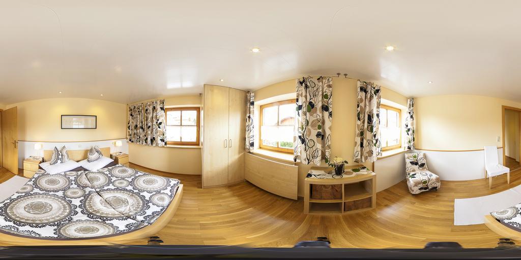 Haus Battlogg Apartment บาร์โธโลเมแบร์ก ภายนอก รูปภาพ