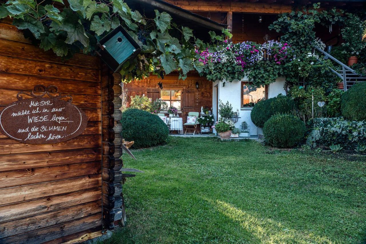 Haus Battlogg Apartment บาร์โธโลเมแบร์ก ภายนอก รูปภาพ