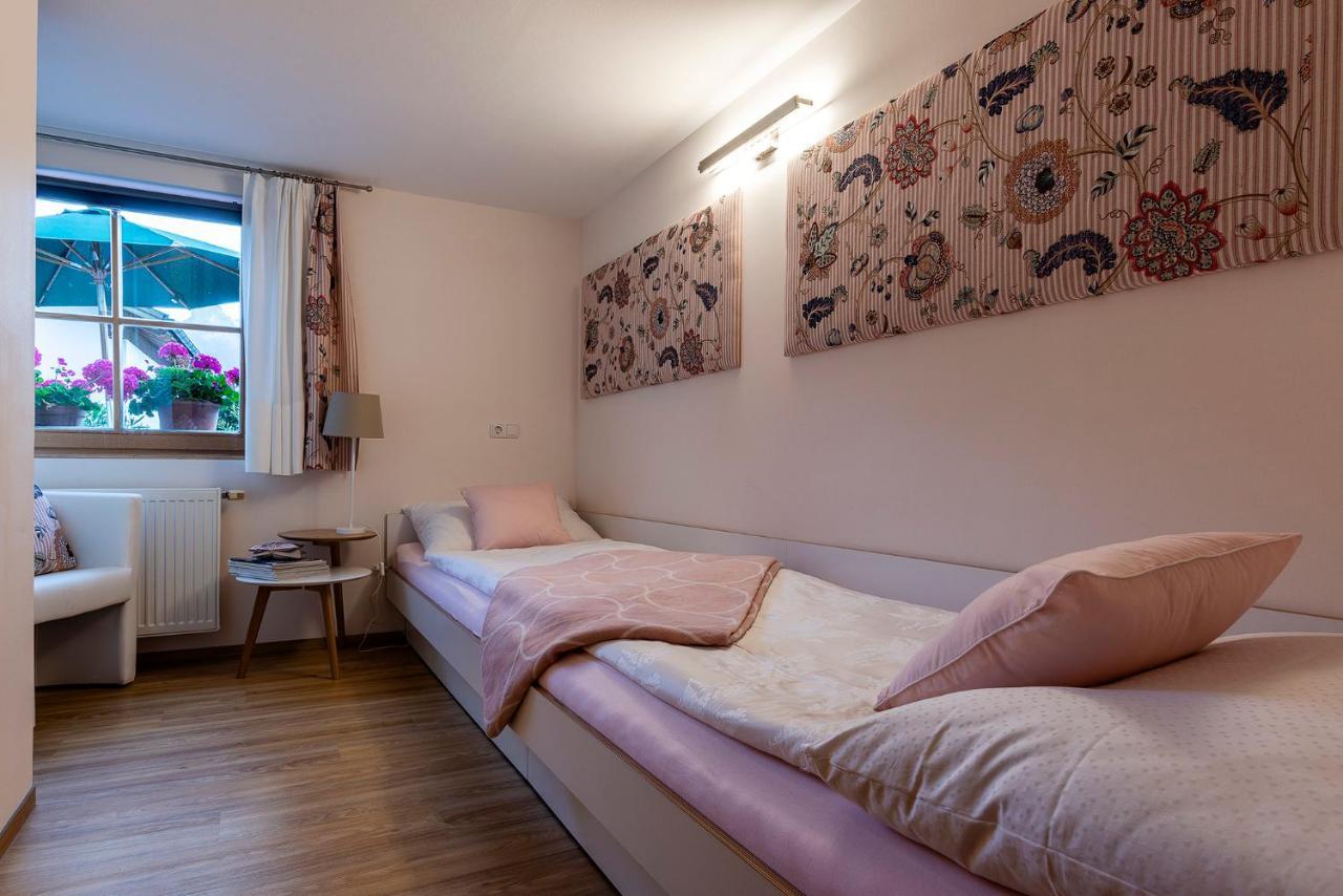Haus Battlogg Apartment บาร์โธโลเมแบร์ก ภายนอก รูปภาพ